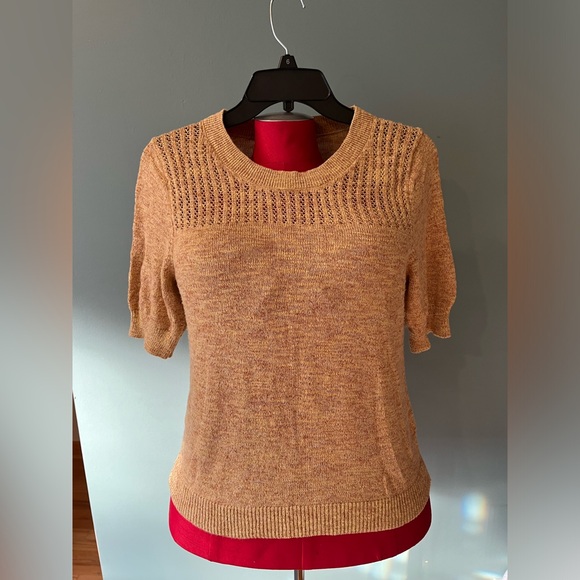 Banana Republic golden summery top. Pretty detail on the décolleté, medium. - Picture 3 of 8